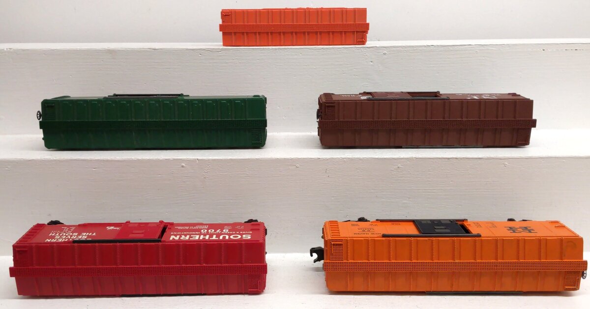 Lionel O Gauge Freight Boxcars [5]