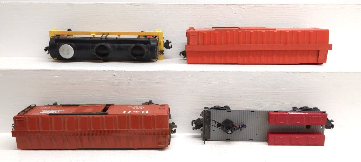 Lionel & Other O Gauge Assorted Freight Cars [4] VG