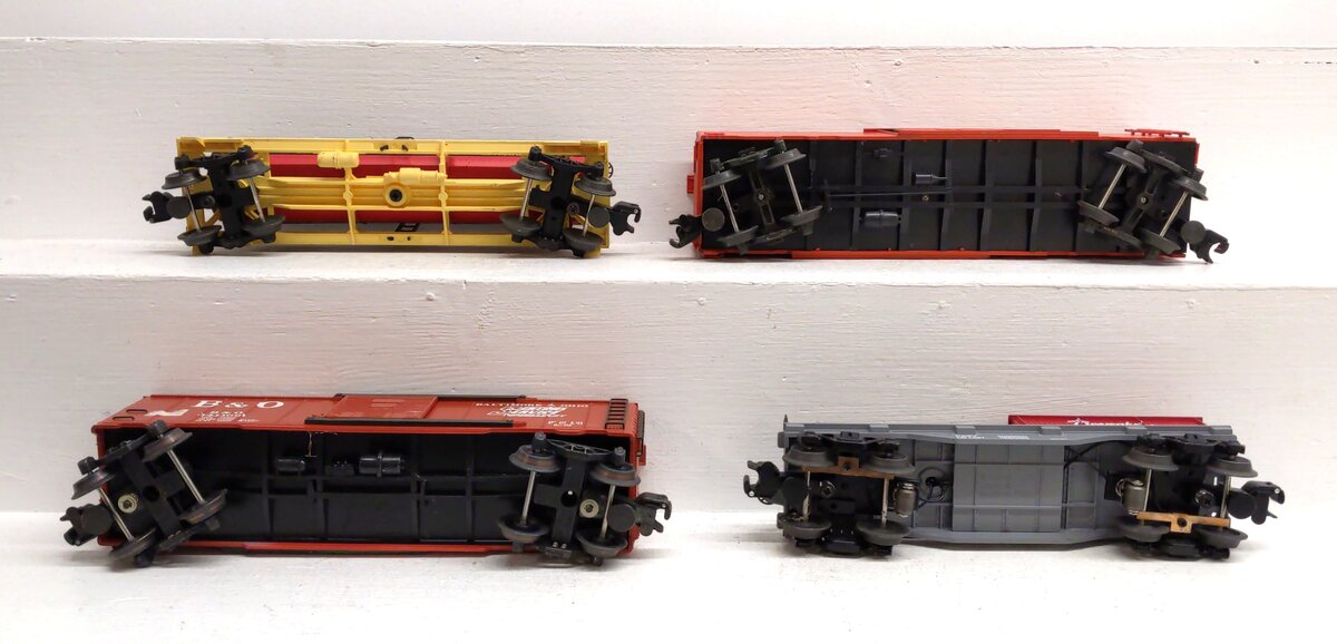 Lionel & Other O Gauge Assorted Freight Cars [4] VG