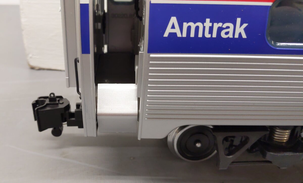 LGB 32220 G Scale Amtrak Amfleet Phase IV Coach #21004 (Metal Wheels) EX/Box