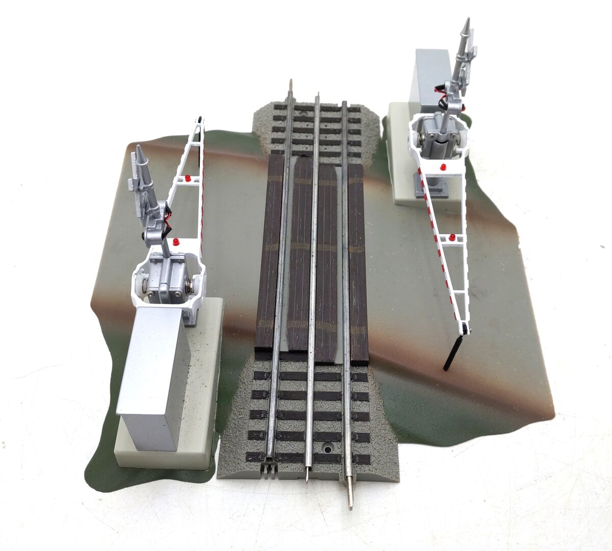 Lionel 6-12062 O Grade Crossing With Gates & Flashers EX