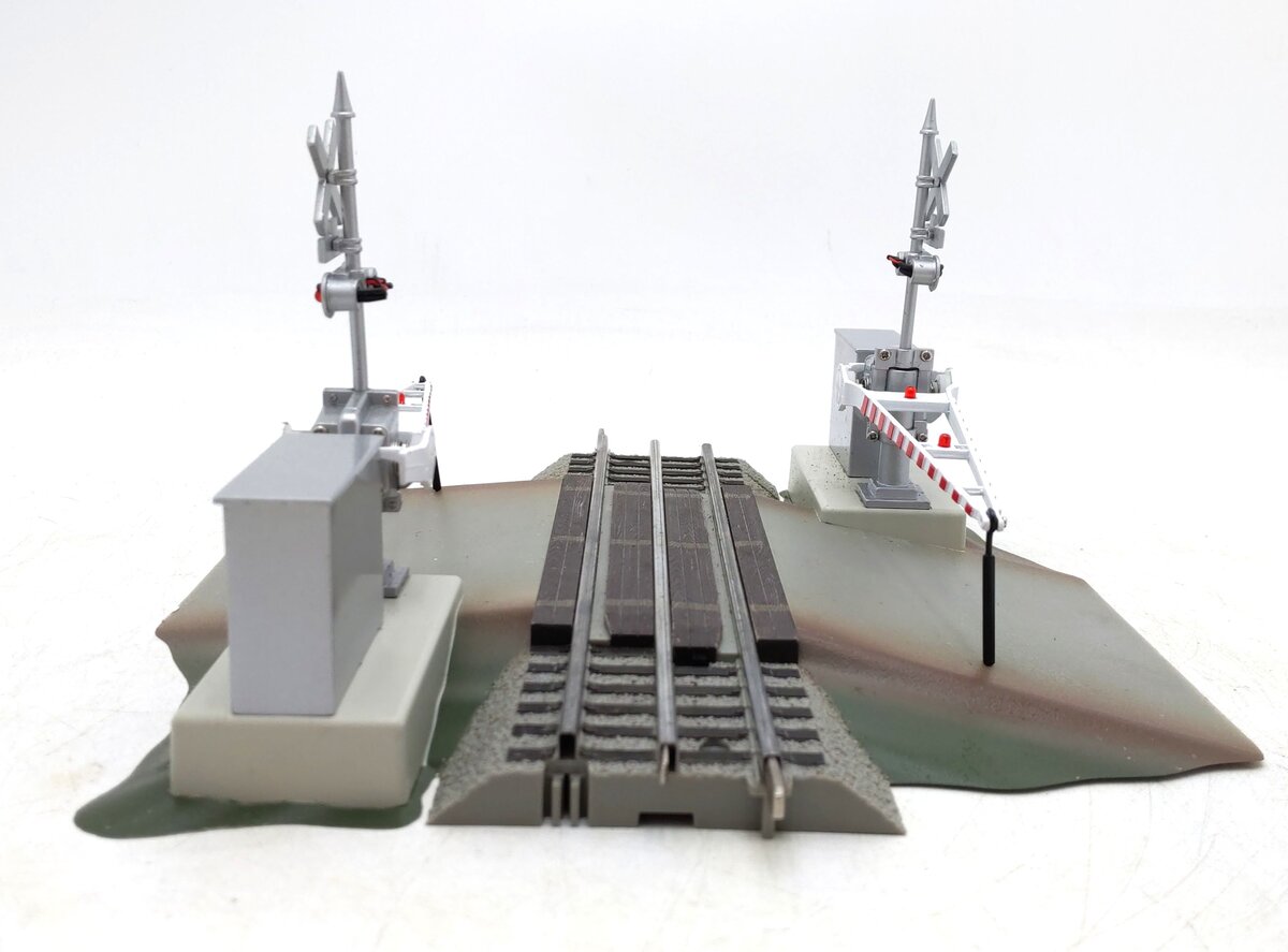 Lionel 6-12062 O Grade Crossing With Gates & Flashers EX