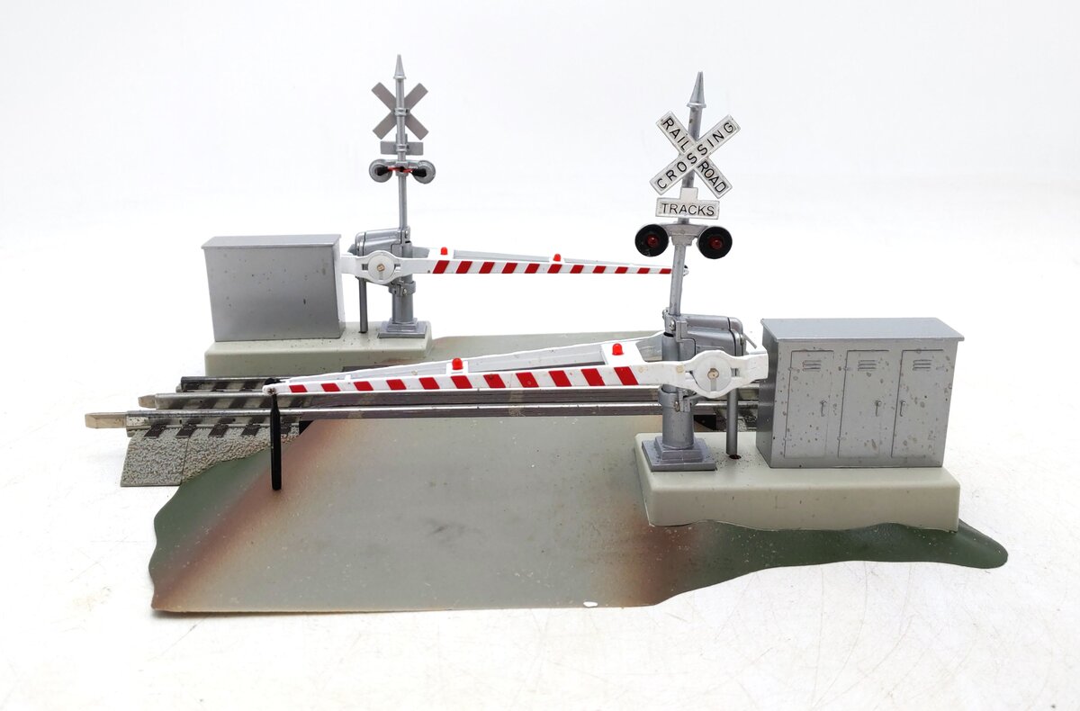 Lionel 6-12062 O Grade Crossing With Gates & Flashers EX