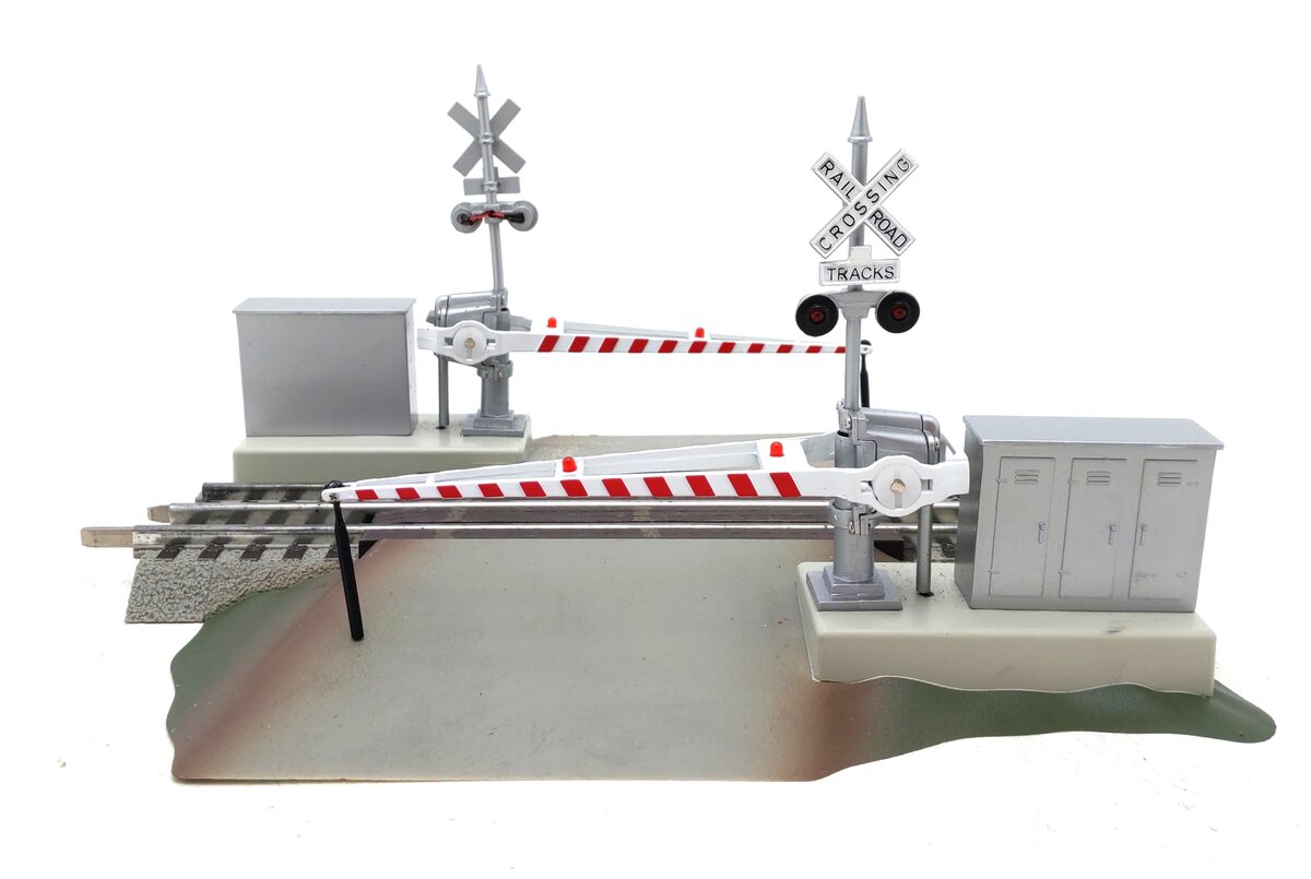 Lionel 6-12062 O Grade Crossing With Gates & Flashers EX