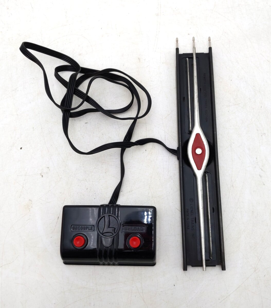Lionel 6-12746 O27 Gauge Operating Uncoupling Remote Control Track EX/Box