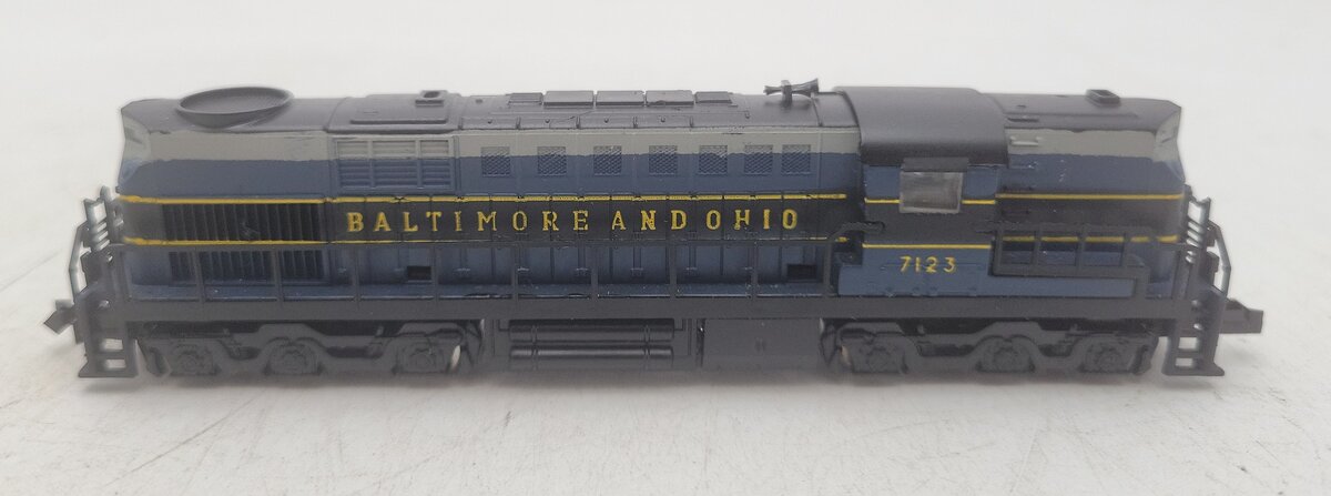 MRC 7123 N Scale Baltimore & Ohio RSD-15 Diesel Locomotive #7123 EX/Box