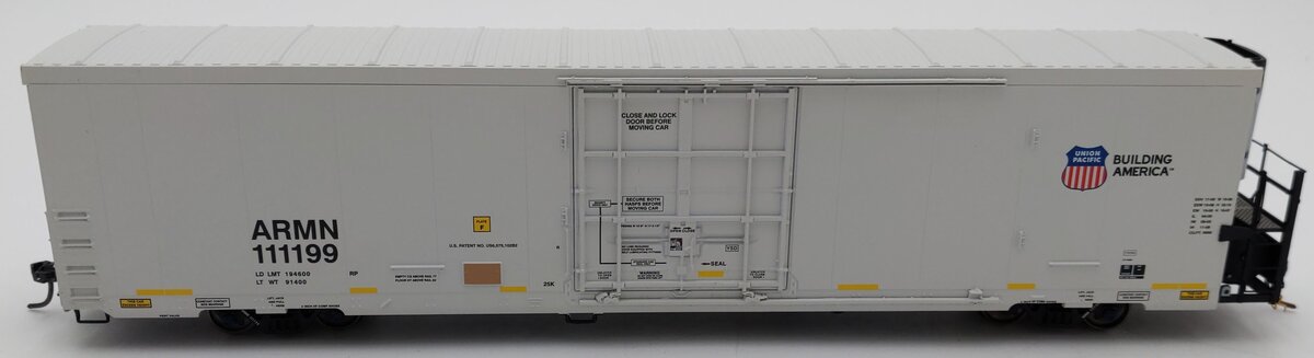 BLMA Models 52035 HO Union Pacific/ARMN Trinity 64' Reefer #111199