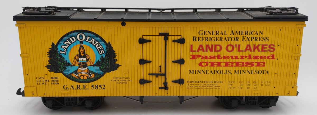 USA Trains R1658 G Scale Land O'Lakes Cheese Reefer Car #5852 EX