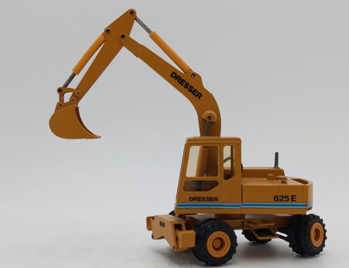 Conrad 2818 1:50 Scale Dresser W625E Wheeled Excavator LN/Box