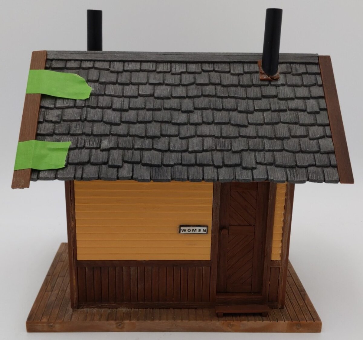 Pola 913 G Scale Silverton Outhouse (Assembled) VG