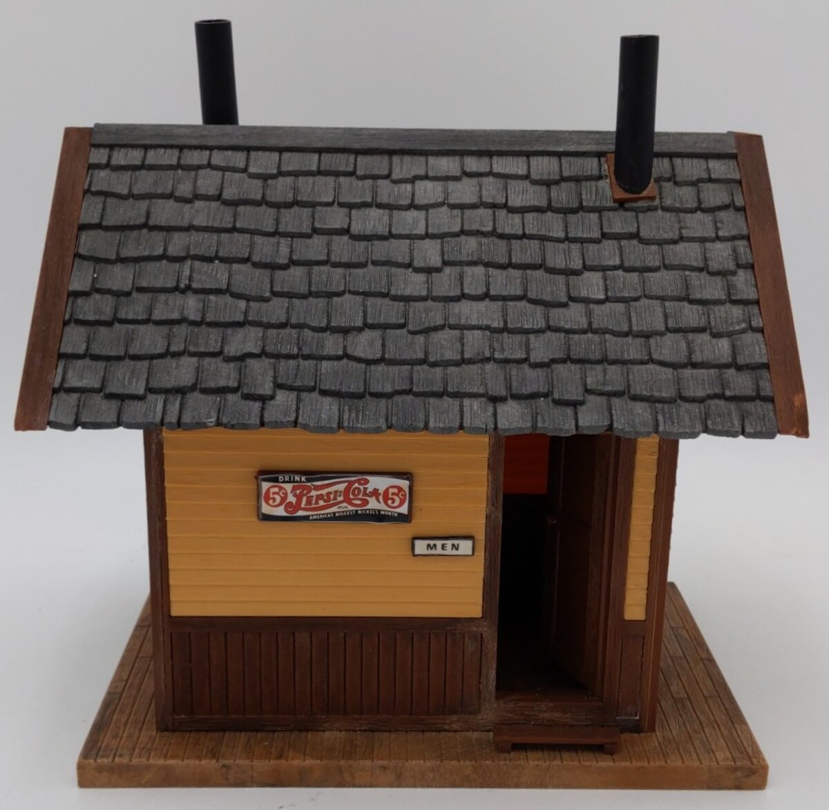 Pola 913 G Scale Silverton Outhouse (Assembled) VG