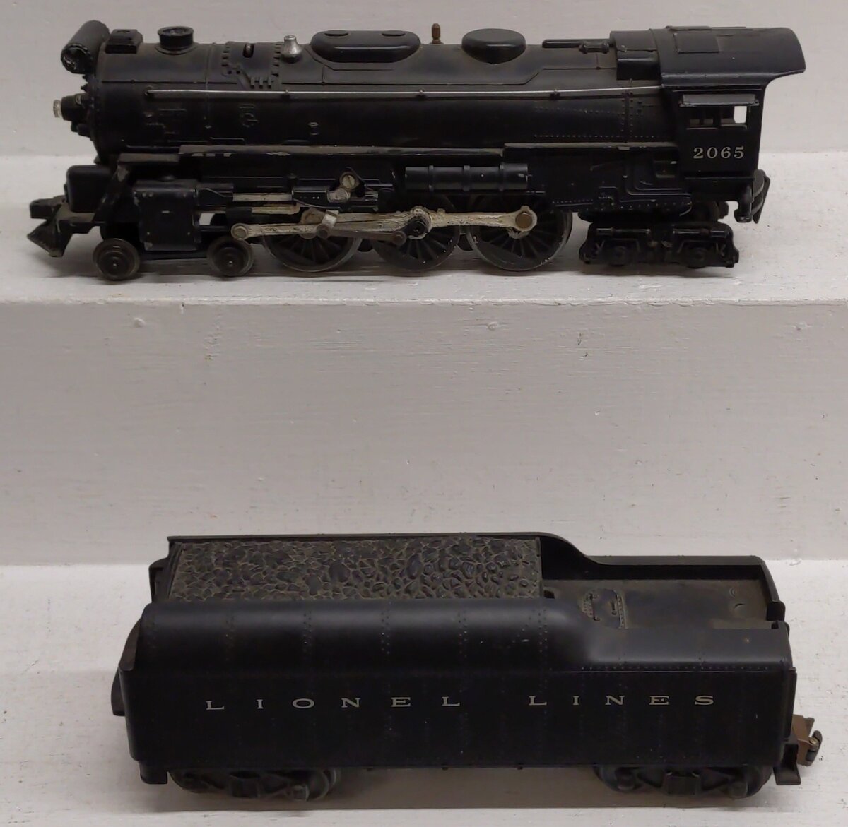 Lionel 2065 Vintage O Gauge 4-6-4 Small Hudson Steam Locomotive & 2046W Tender VG/Box