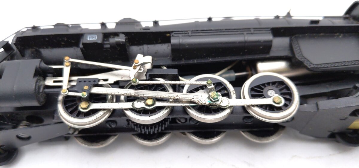 Mantua 383-070 HO Scale Nickel Plate Road 2-8-2 Steam Locomotive & Tender #590 VG/Box