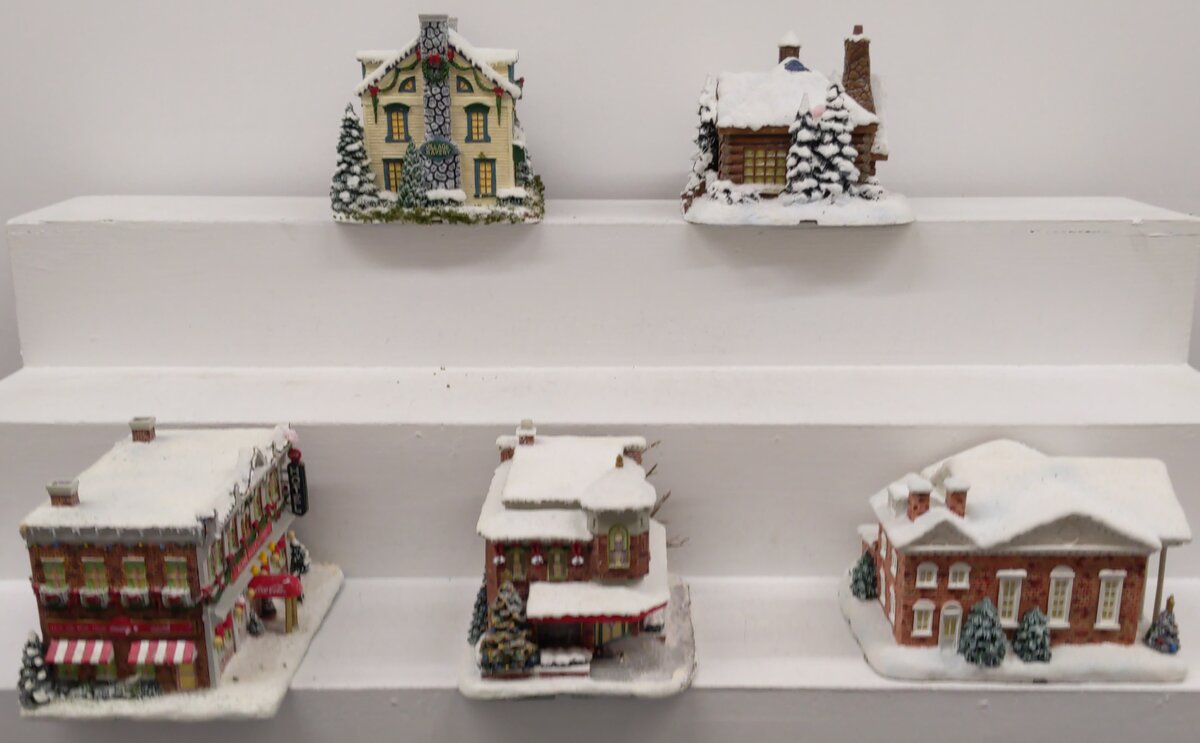 Hawthorne Village Assorted Ceramic Decorative Christmas & Winter Buildings [5] EX
