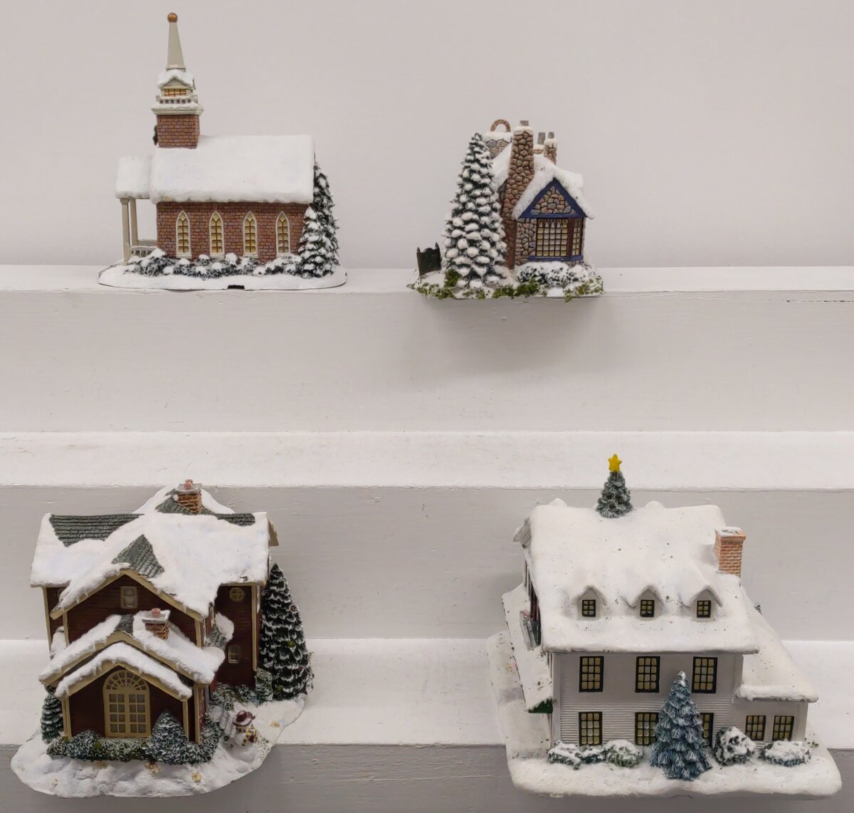 Hawthorne Village Assorted Ceramic Decorative Christmas & Winter Buildings [4] EX