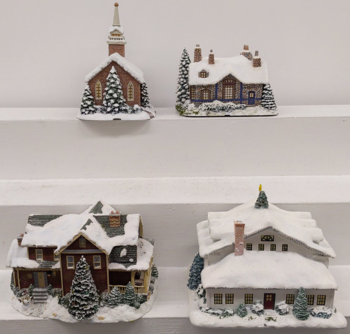 Hawthorne Village Assorted Ceramic Decorative Christmas & Winter Buildings [4] EX