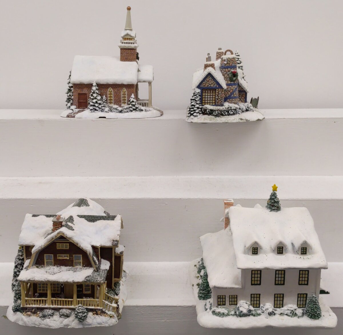 Hawthorne Village Assorted Ceramic Decorative Christmas & Winter Buildings [4] EX