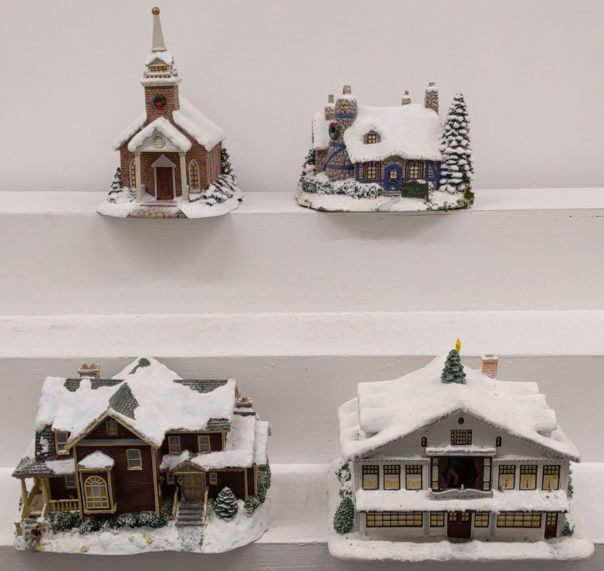 Hawthorne Village Assorted Ceramic Decorative Christmas & Winter Buildings [4] EX