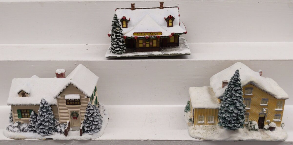 Hawthorne Village Assorted Ceramic Decorative Christmas & Winter Buildings [3] EX
