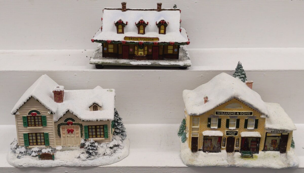 Hawthorne Village Assorted Ceramic Decorative Christmas & Winter Buildings [3] EX