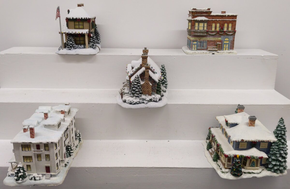 Hawthorne Village Assorted Ceramic Decorative Christmas & Winter Buildings [5] EX