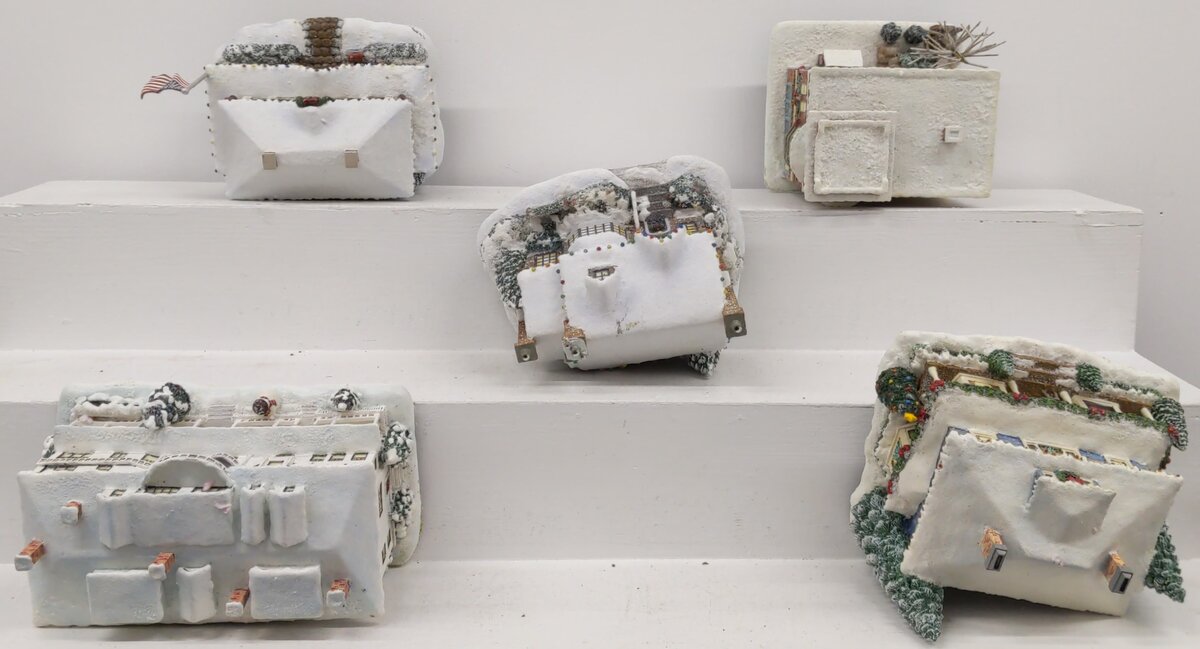 Hawthorne Village Assorted Ceramic Decorative Christmas & Winter Buildings [5] EX
