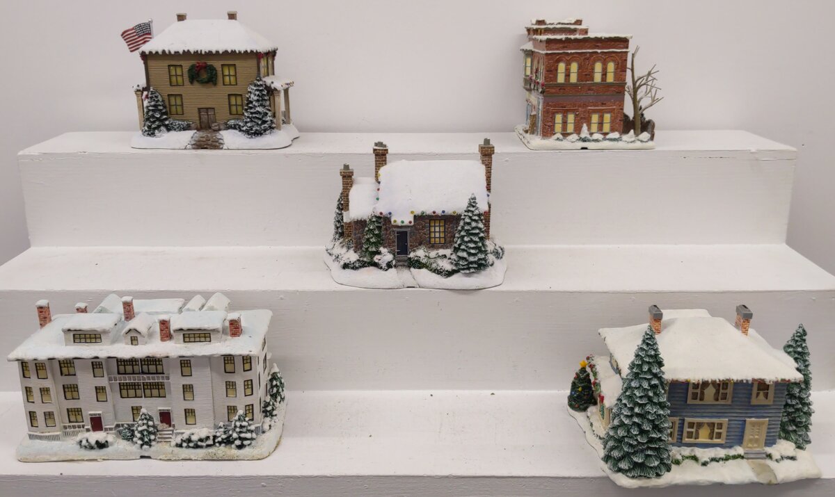 Hawthorne Village Assorted Ceramic Decorative Christmas & Winter Buildings [5] EX