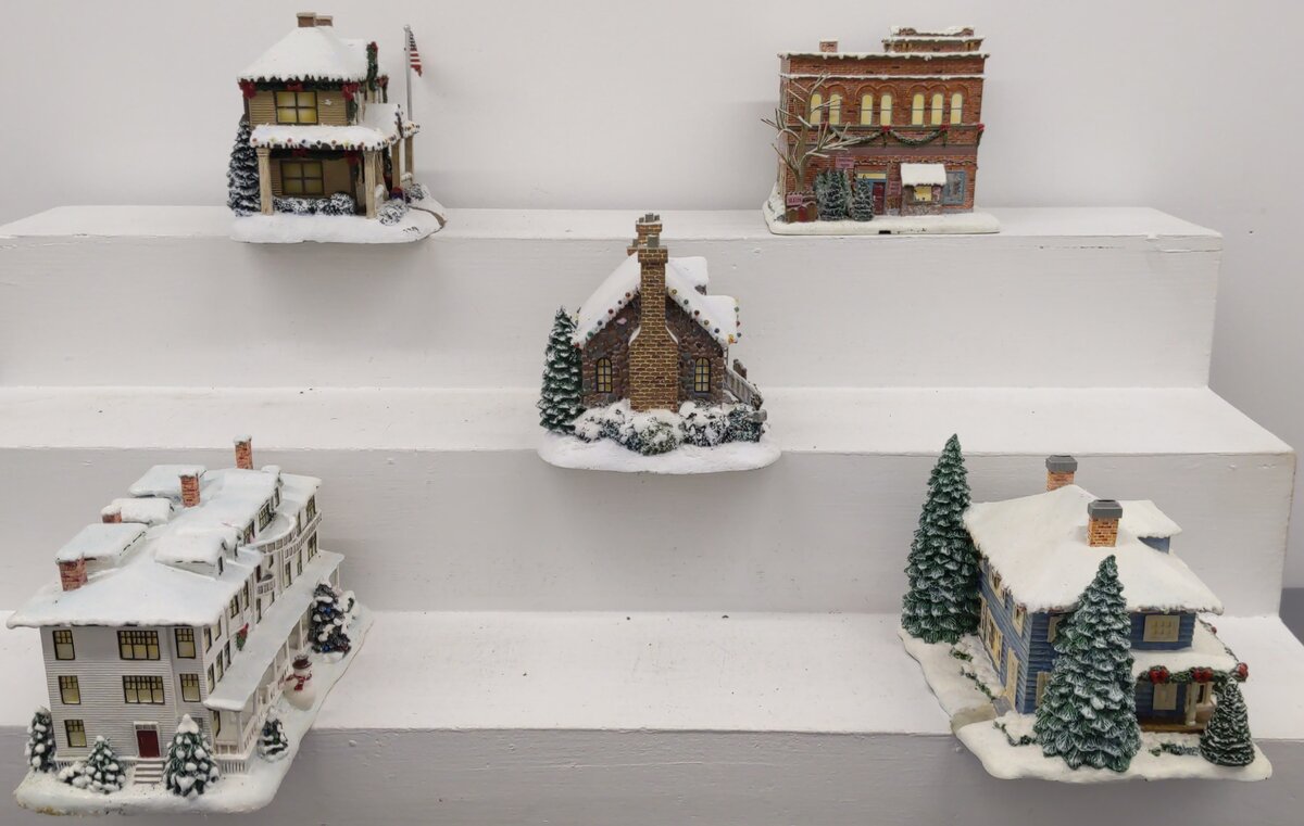 Hawthorne Village Assorted Ceramic Decorative Christmas & Winter Buildings [5] EX