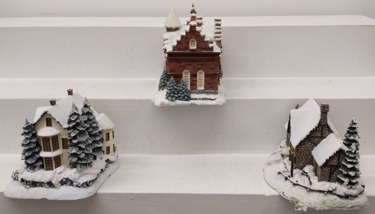 Hawthorne Village Assorted Ceramic Decorative Christmas & Winter Buildings [3] EX