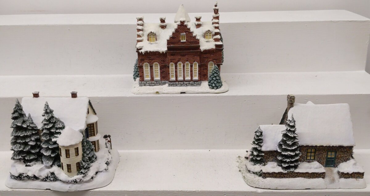 Hawthorne Village Assorted Ceramic Decorative Christmas & Winter Buildings [3] EX