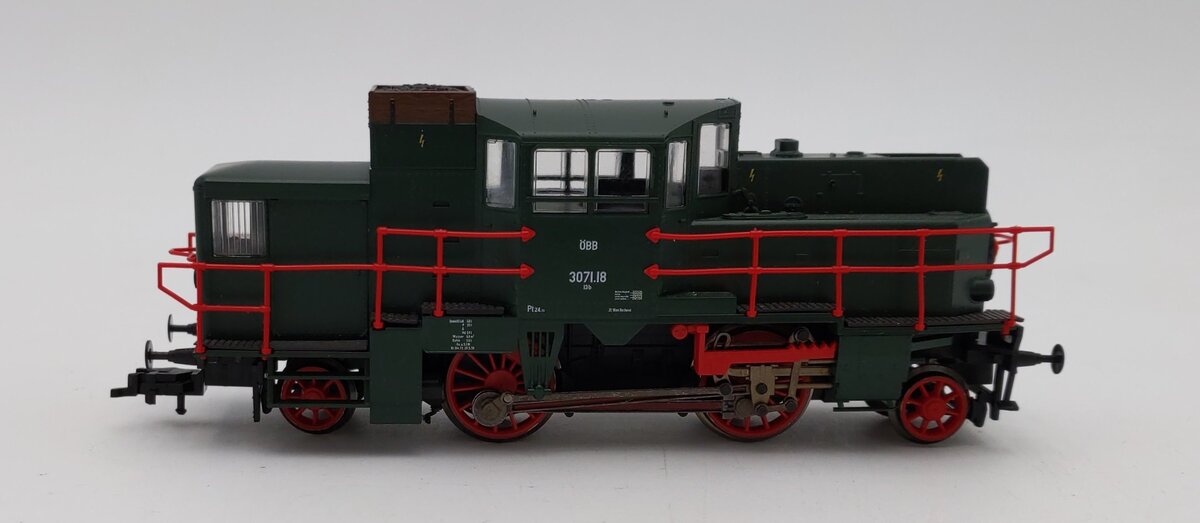 Roco 63305 Ho Scale OBB Class 3071 tank locomotive #3071.18 EX/Box – Trainz