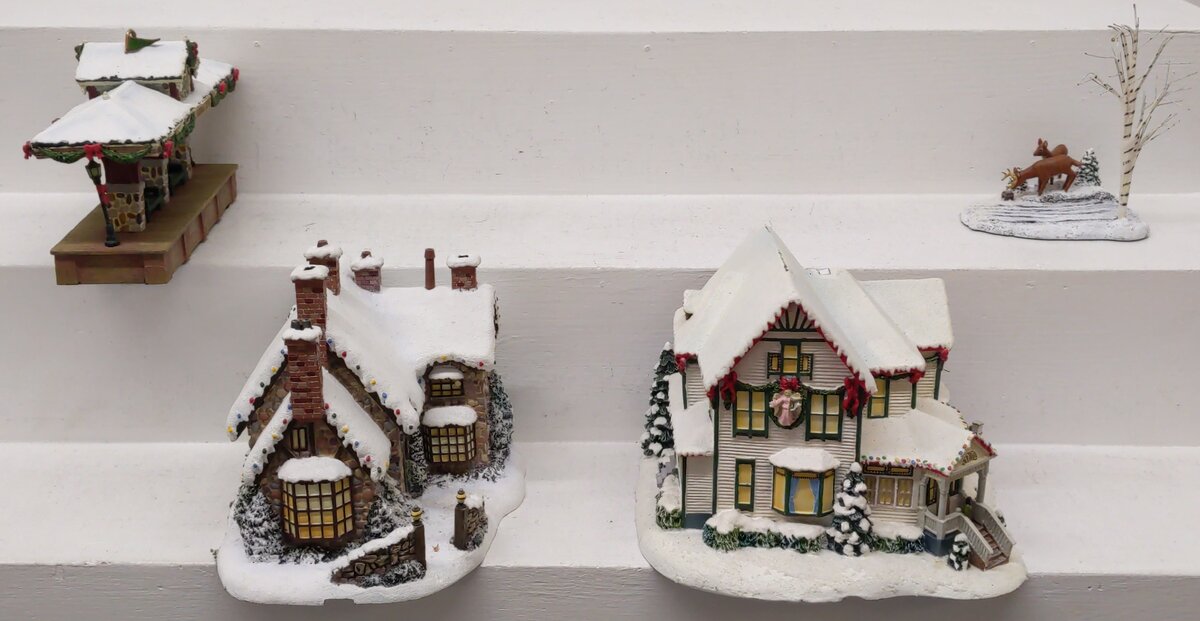 Hawthorne Village Assorted Ceramic Decorative Christmas & Winter Buildings [4] EX