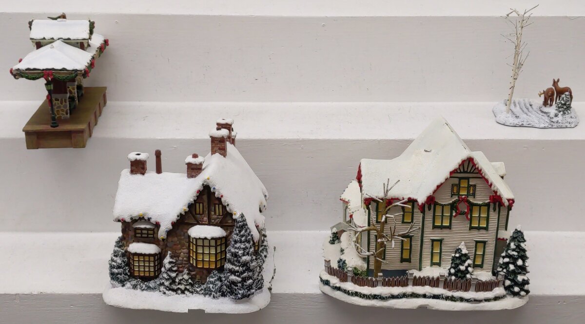 Hawthorne Village Assorted Ceramic Decorative Christmas & Winter Buildings [4] EX
