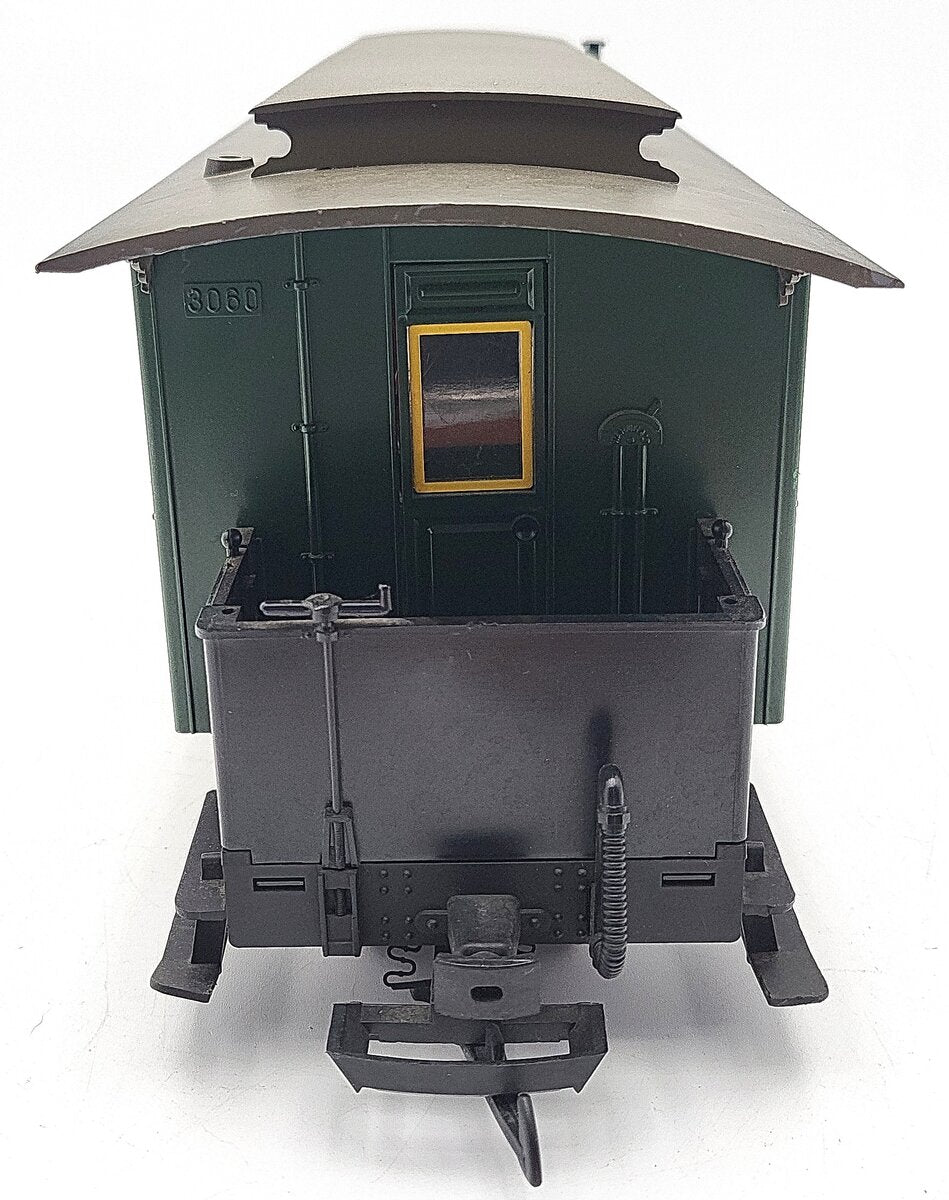 LGB 3060 G Scale Green 8-Wheel Passenger Car (Metal Wheels/Lighted) VG