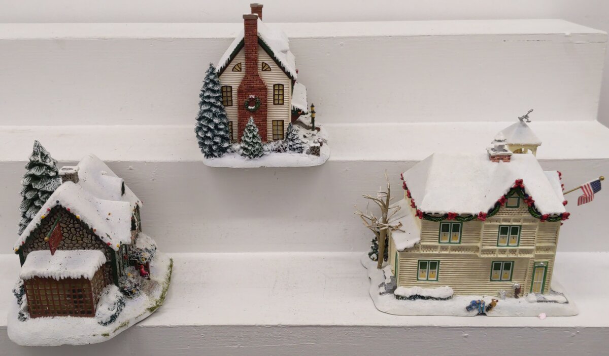 Hawthorne Village Assorted Ceramic Decorative Christmas & Winter Buildings [3] EX