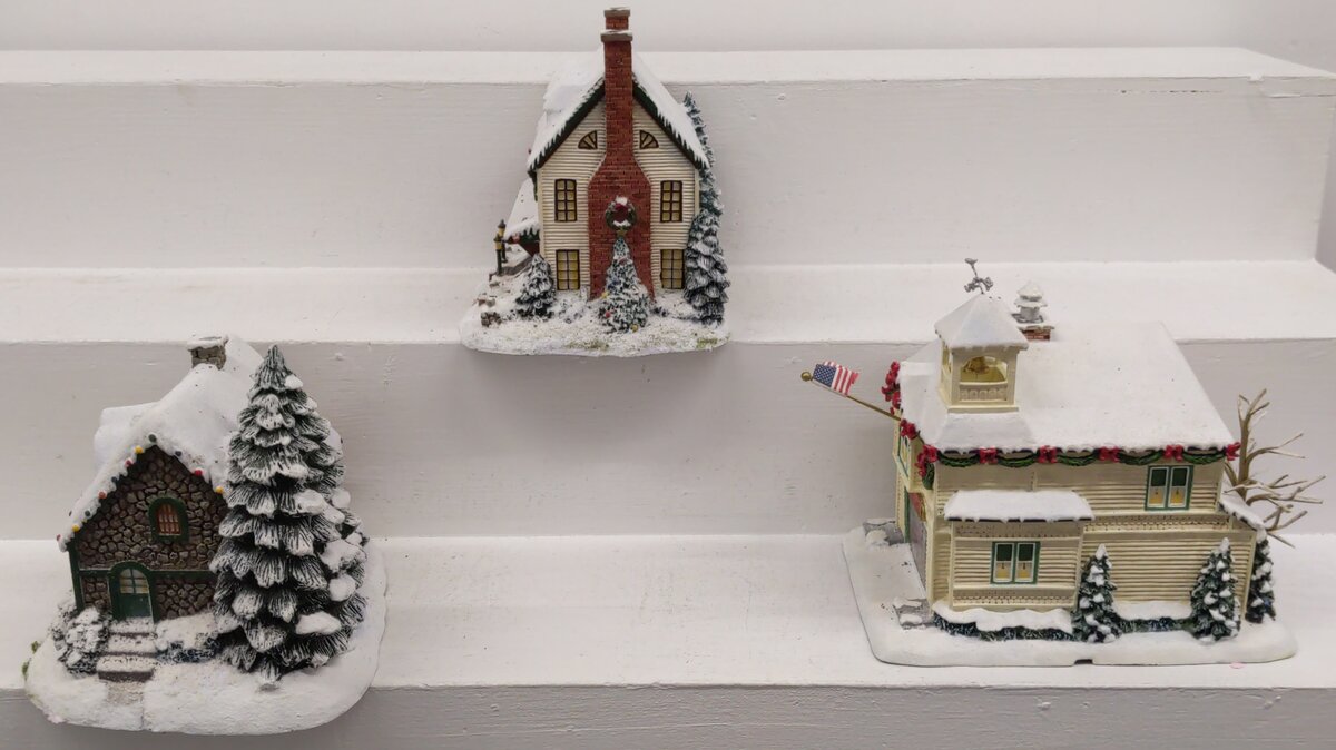 Hawthorne Village Assorted Ceramic Decorative Christmas & Winter Buildings [3] EX