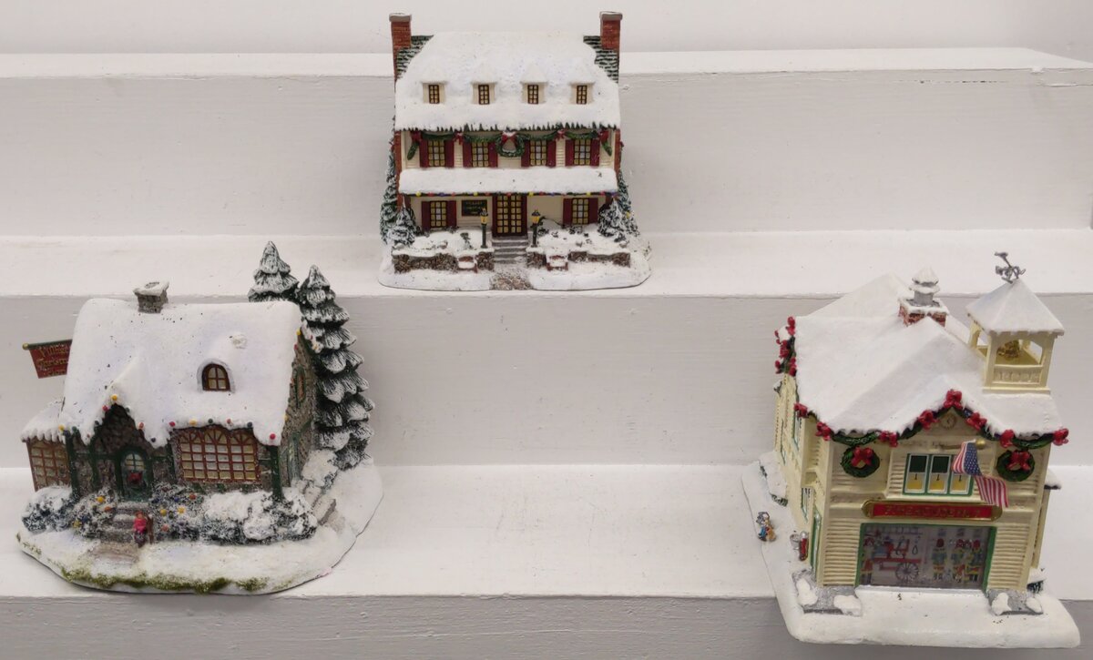 Hawthorne Village Assorted Ceramic Decorative Christmas & Winter Buildings [3] EX