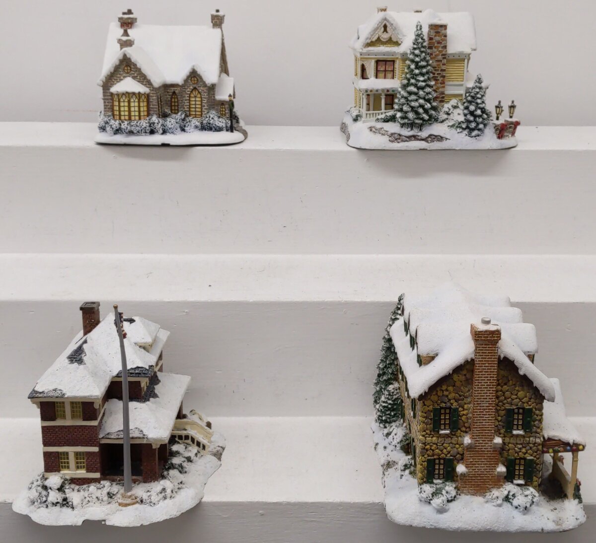 Hawthorne Village Assorted Ceramic Decorative Christmas & Winter Buildings [4] EX