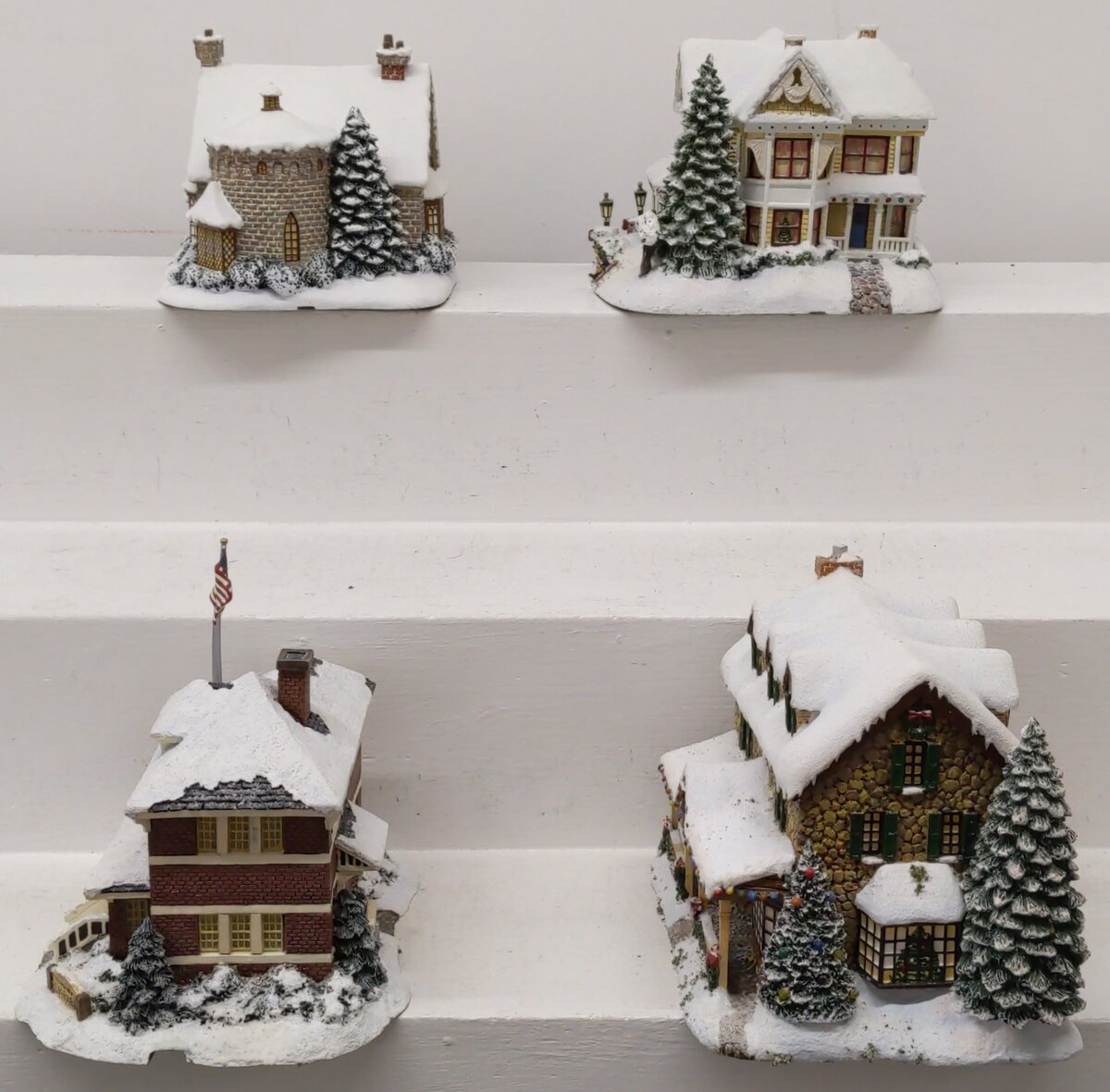 Hawthorne Village Assorted Ceramic Decorative Christmas & Winter Buildings [4] EX