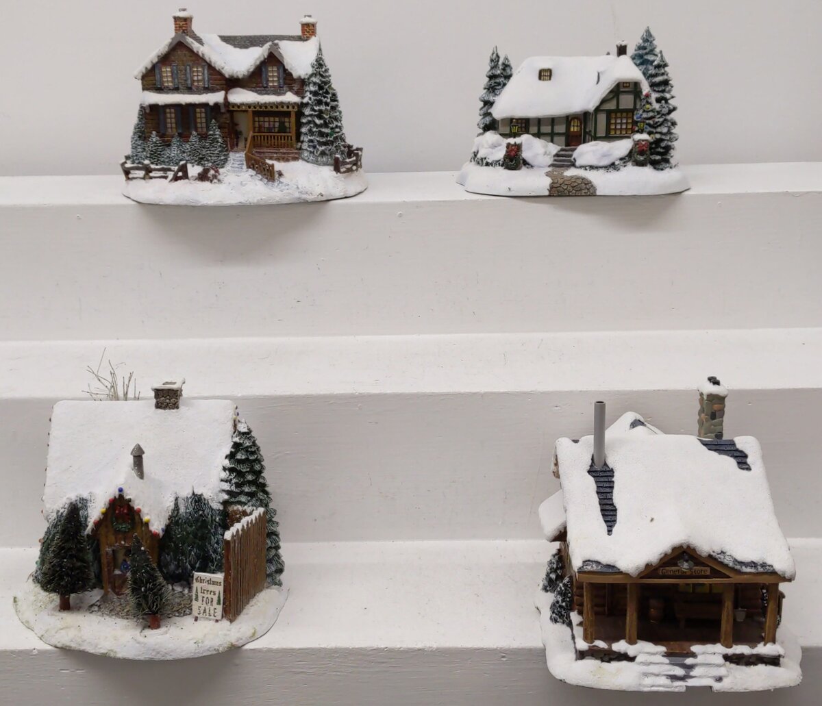 Hawthorne Village Assorted Ceramic Decorative Christmas & Winter Buildings [4] EX