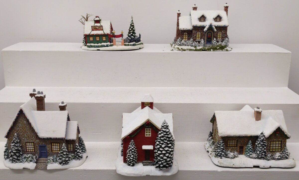Hawthorne Village Assorted Ceramic Decorative Christmas & Winter Buildings [5] EX