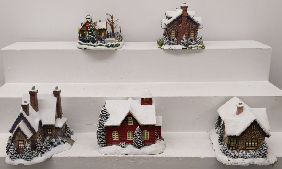 Hawthorne Village Assorted Ceramic Decorative Christmas & Winter Buildings [5] EX