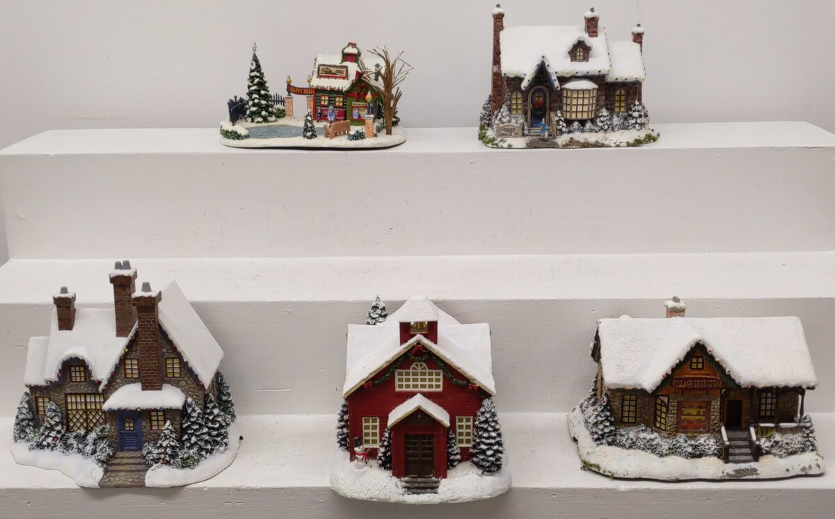 Hawthorne Village Assorted Ceramic Decorative Christmas & Winter Buildings [5] EX