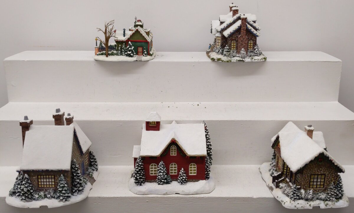 Hawthorne Village Assorted Ceramic Decorative Christmas & Winter Buildings [5] EX