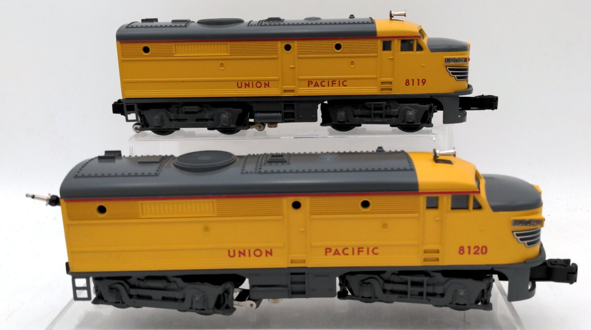 Lionel 1-18119 O Union Pacific FA-2 Alco AA Diesel Engine Set #8119/8120 VG/Box