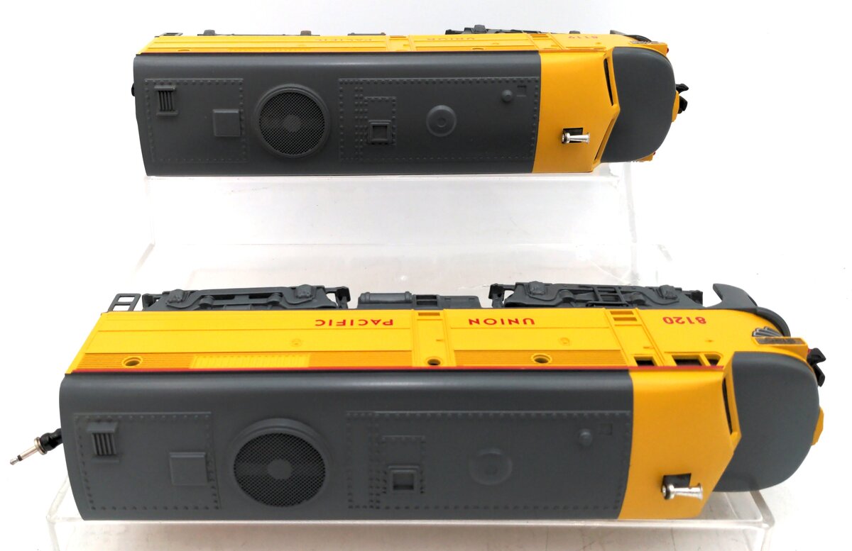 Lionel 1-18119 O Union Pacific FA-2 Alco AA Diesel Engine Set #8119/8120 VG/Box
