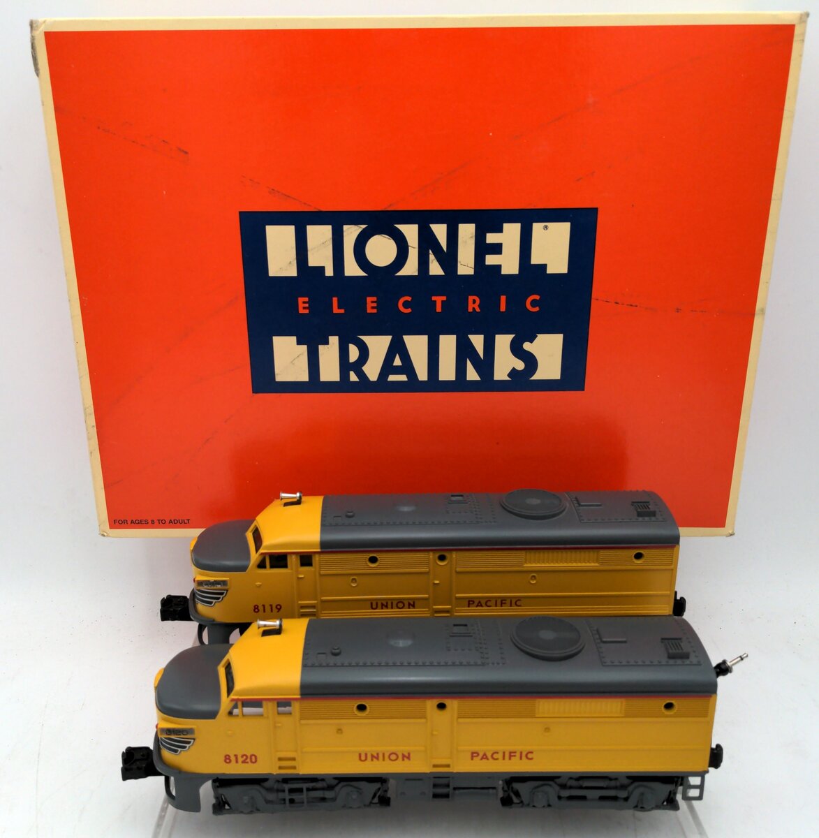 Lionel 1-18119 O Union Pacific FA-2 Alco AA Diesel Engine Set #8119/8120 VG/Box
