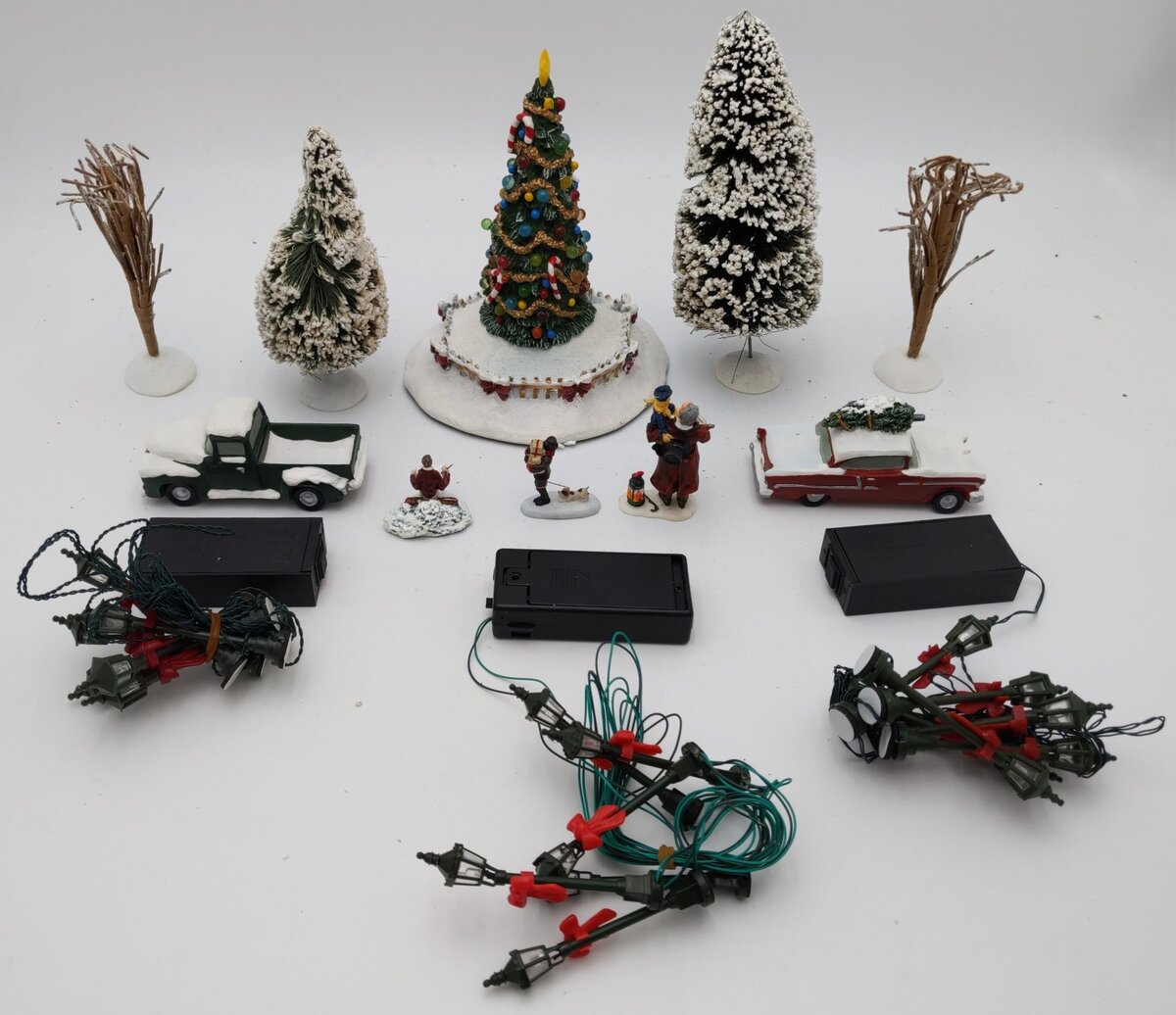 Hawthorne Village 476096 Ceramic Christmas Village Accessories VG