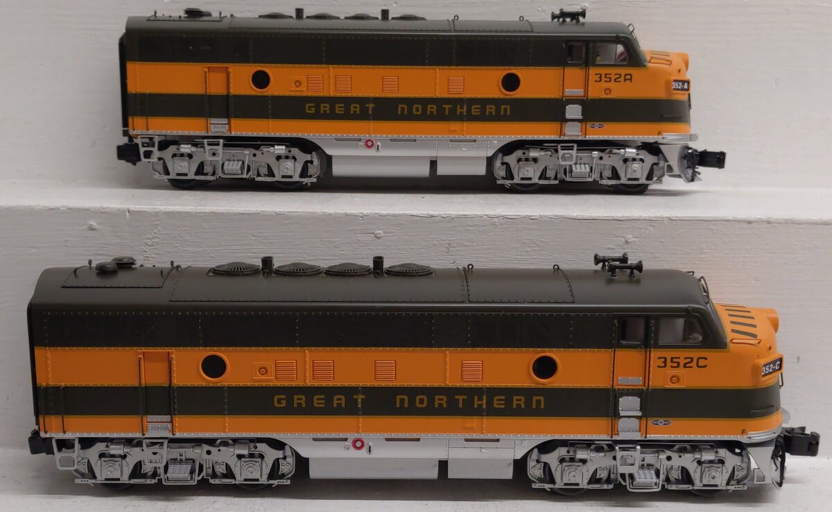 Lionel 6-85191 Great Northern Legacy F3 AA Diesel Locomotive Set #352A-C EX/Box