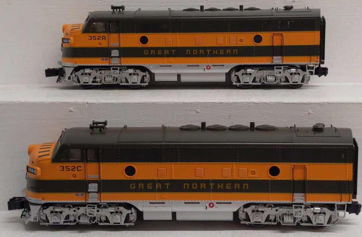 Lionel 6-85191 Great Northern Legacy F3 AA Diesel Locomotive Set #352A-C EX/Box